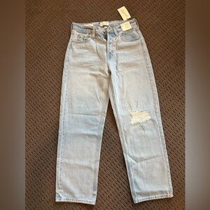 Women’s light blue 90’s style Universal Threads Good Co. Jeans size 2/Short.